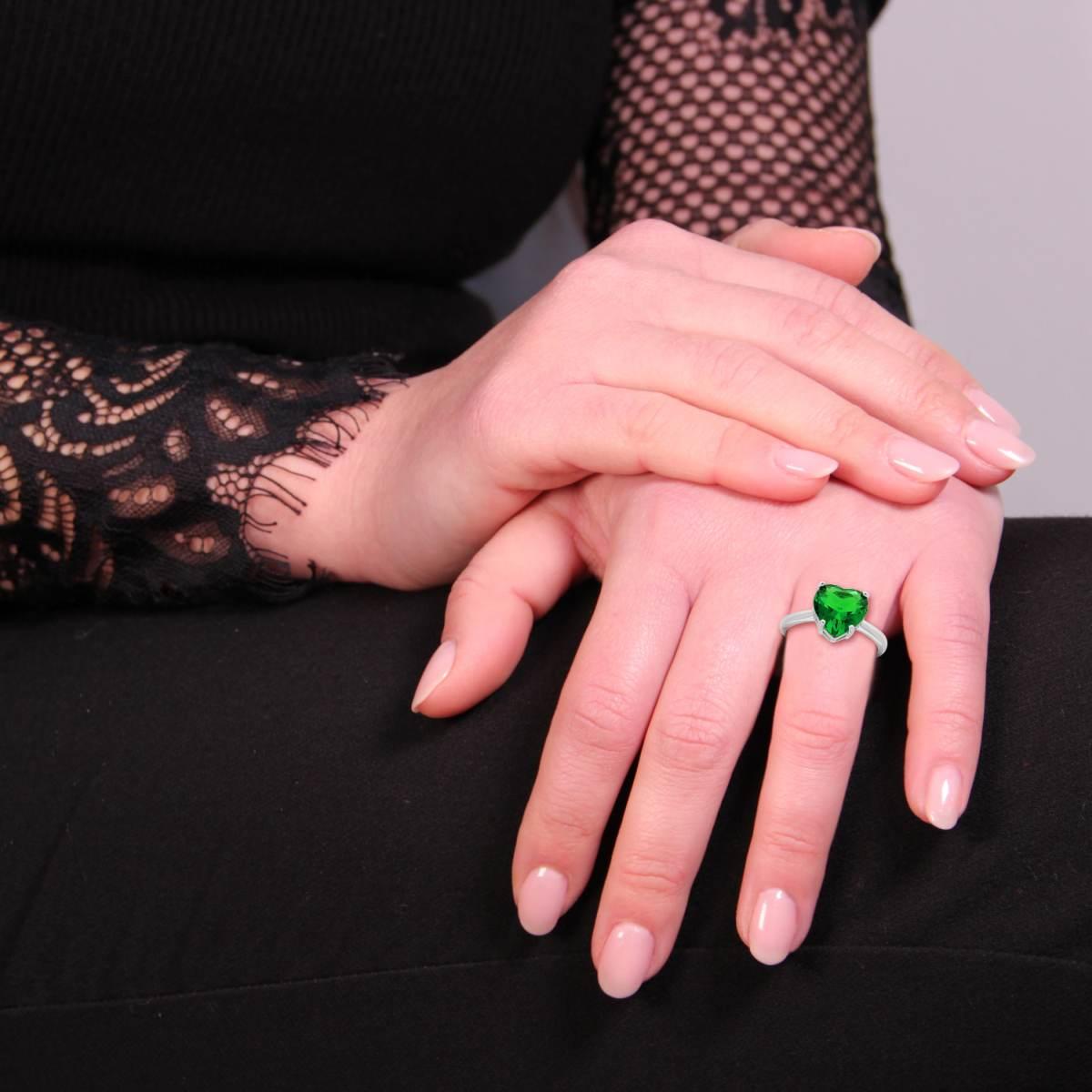 Anello solitario con zircone verde smeraldo a forma di cuore - argento 925