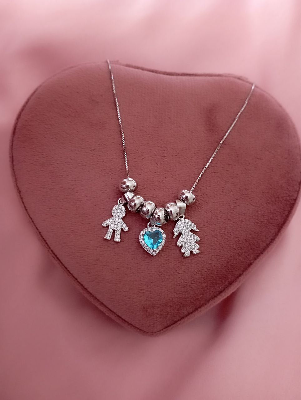 Collana con bimbo e bimba pendenti con cuore azzurro e ciambelline - argento 925