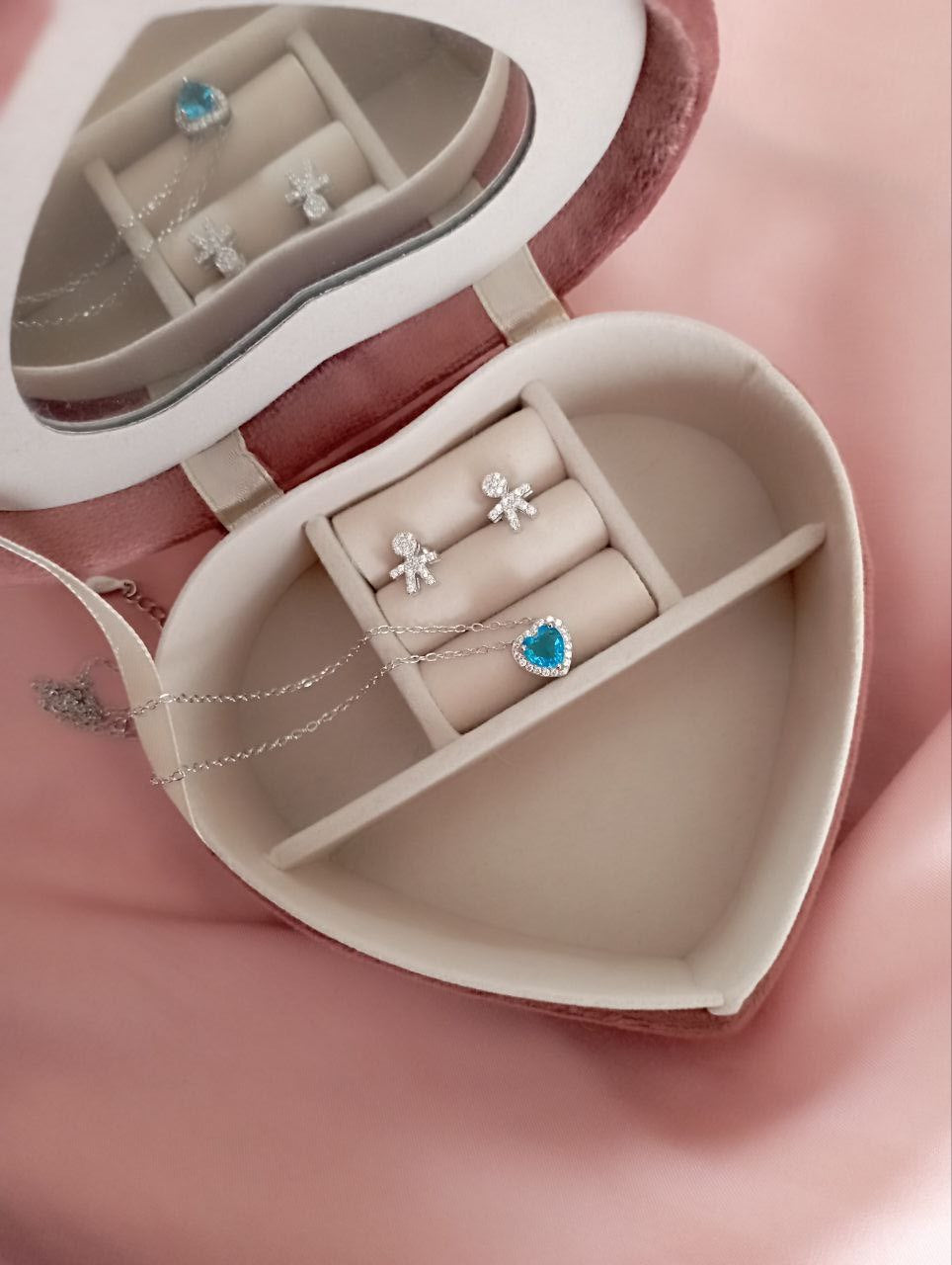 Set con orecchini bimbo e cuore azzurro